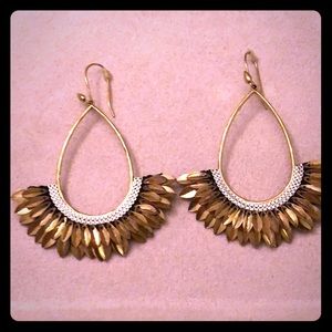 So boho!!  Gold feather detail